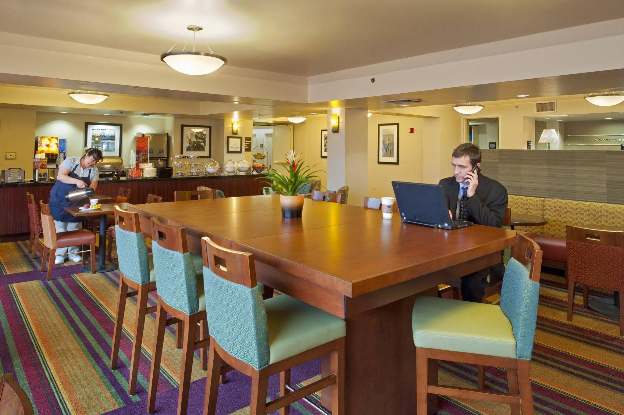 Hampton Airport Hotel