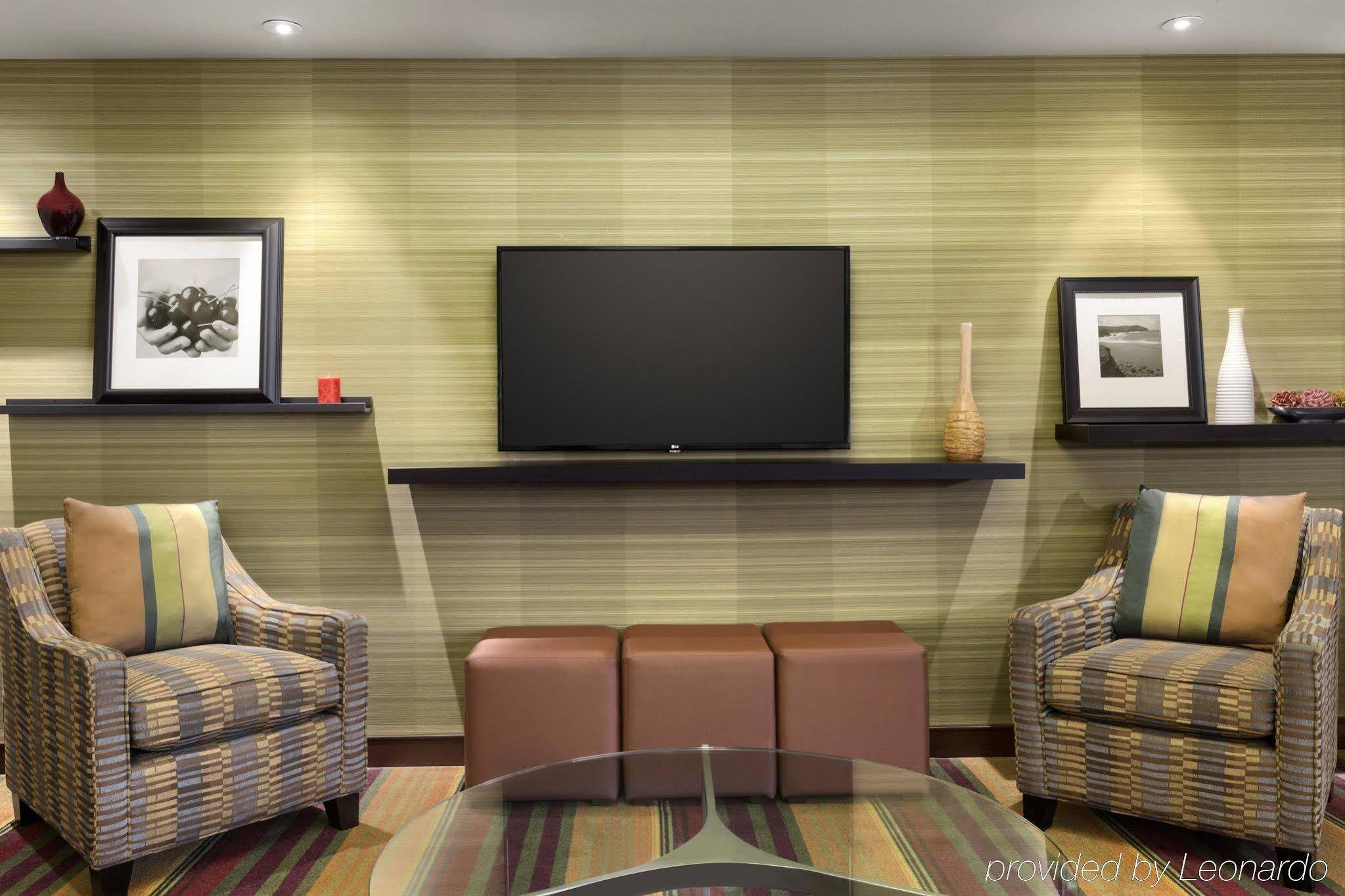 Hotel Hampton Airport 3*