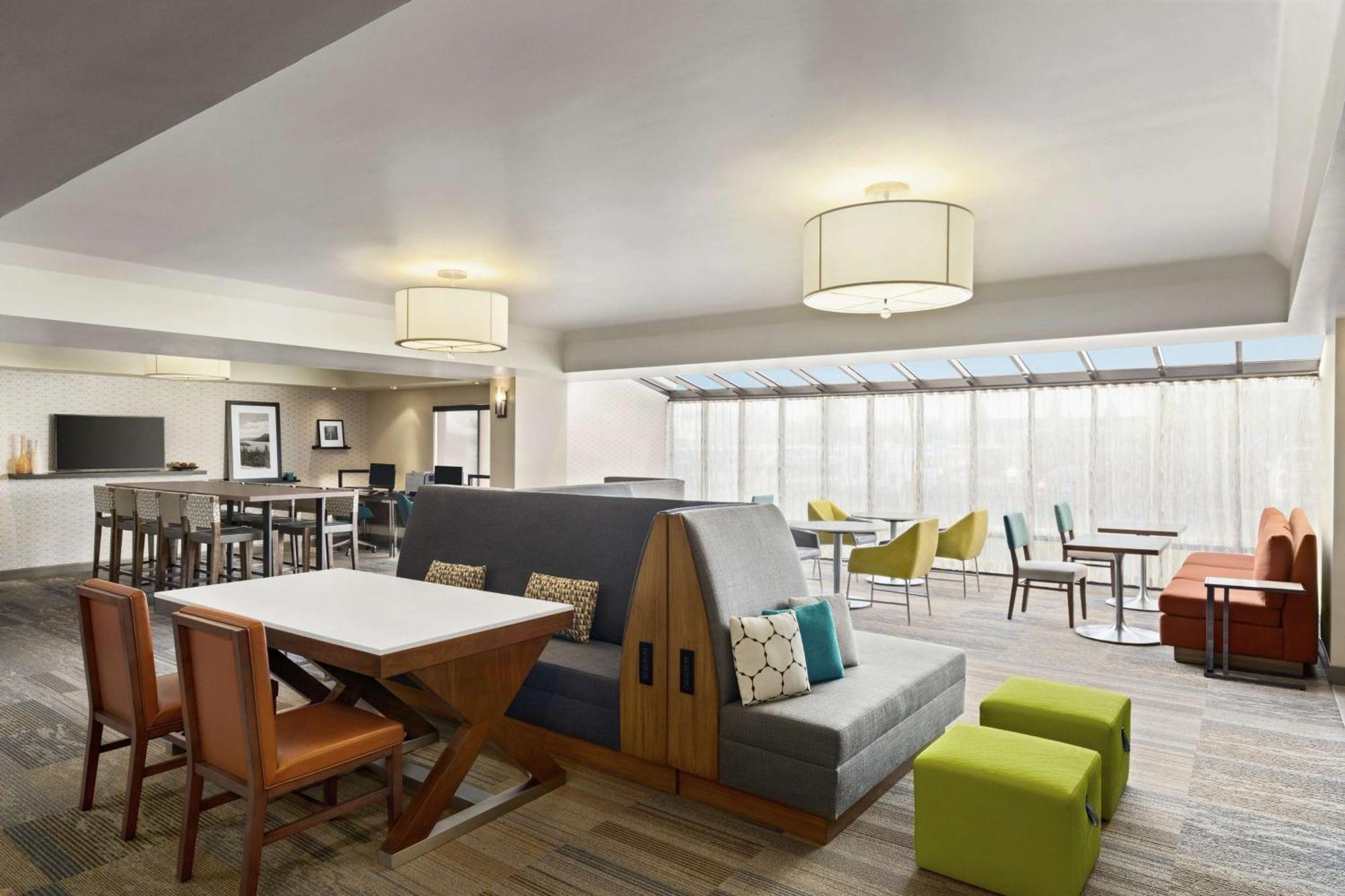 Hampton Airport Hotel 3*
