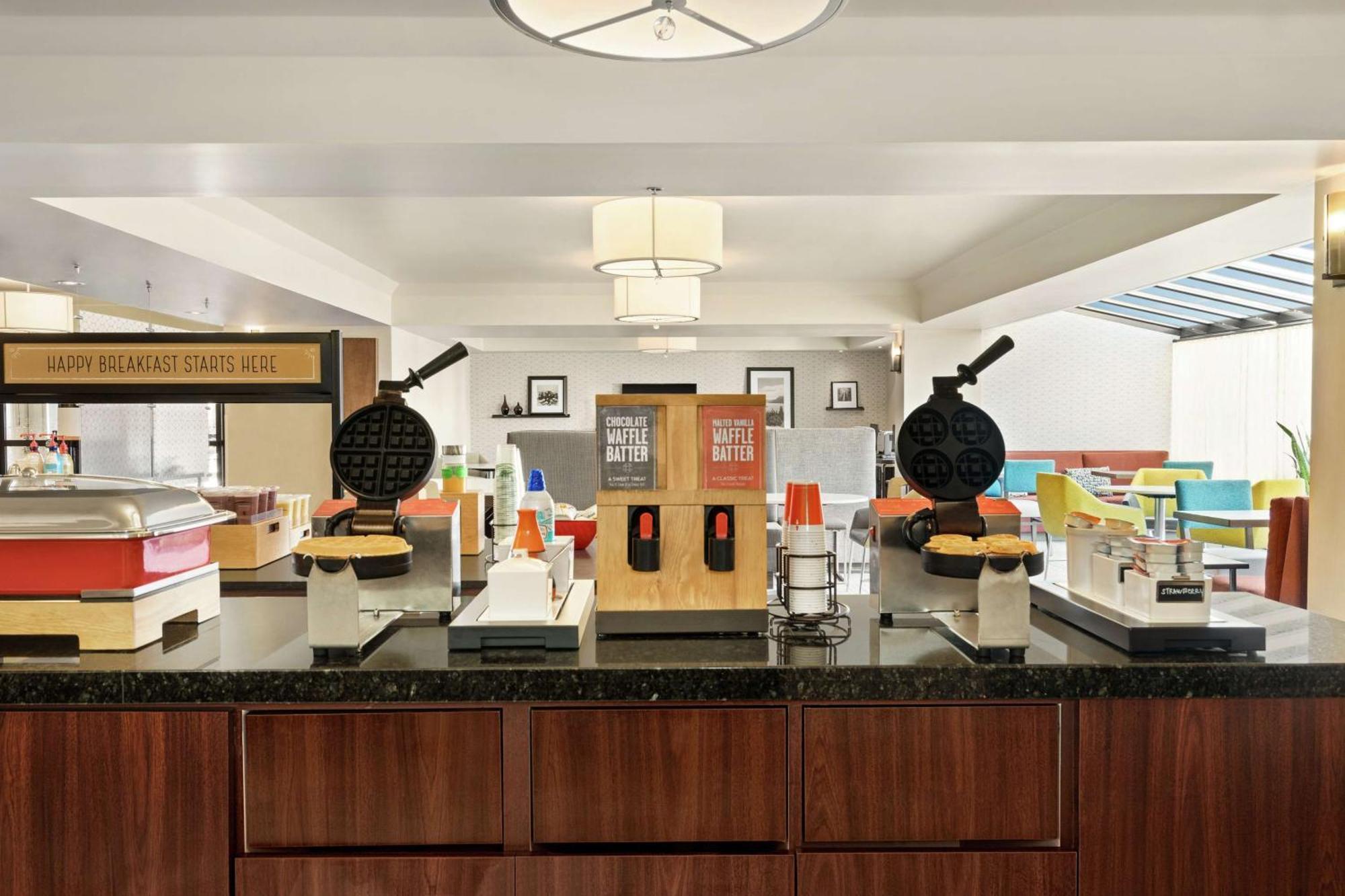 Hampton Airport Hotel 3*