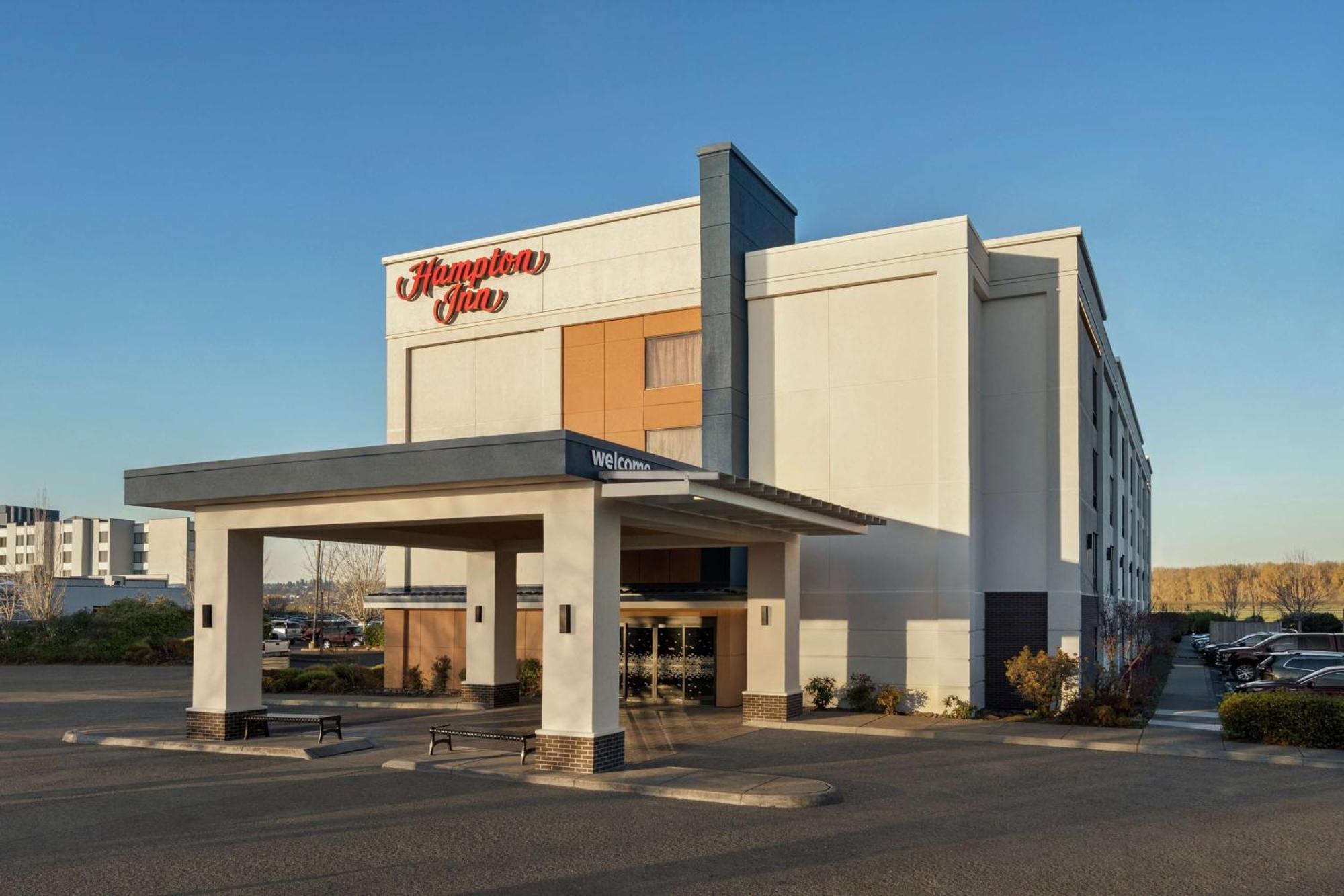 Hampton Airport Hotel 3*