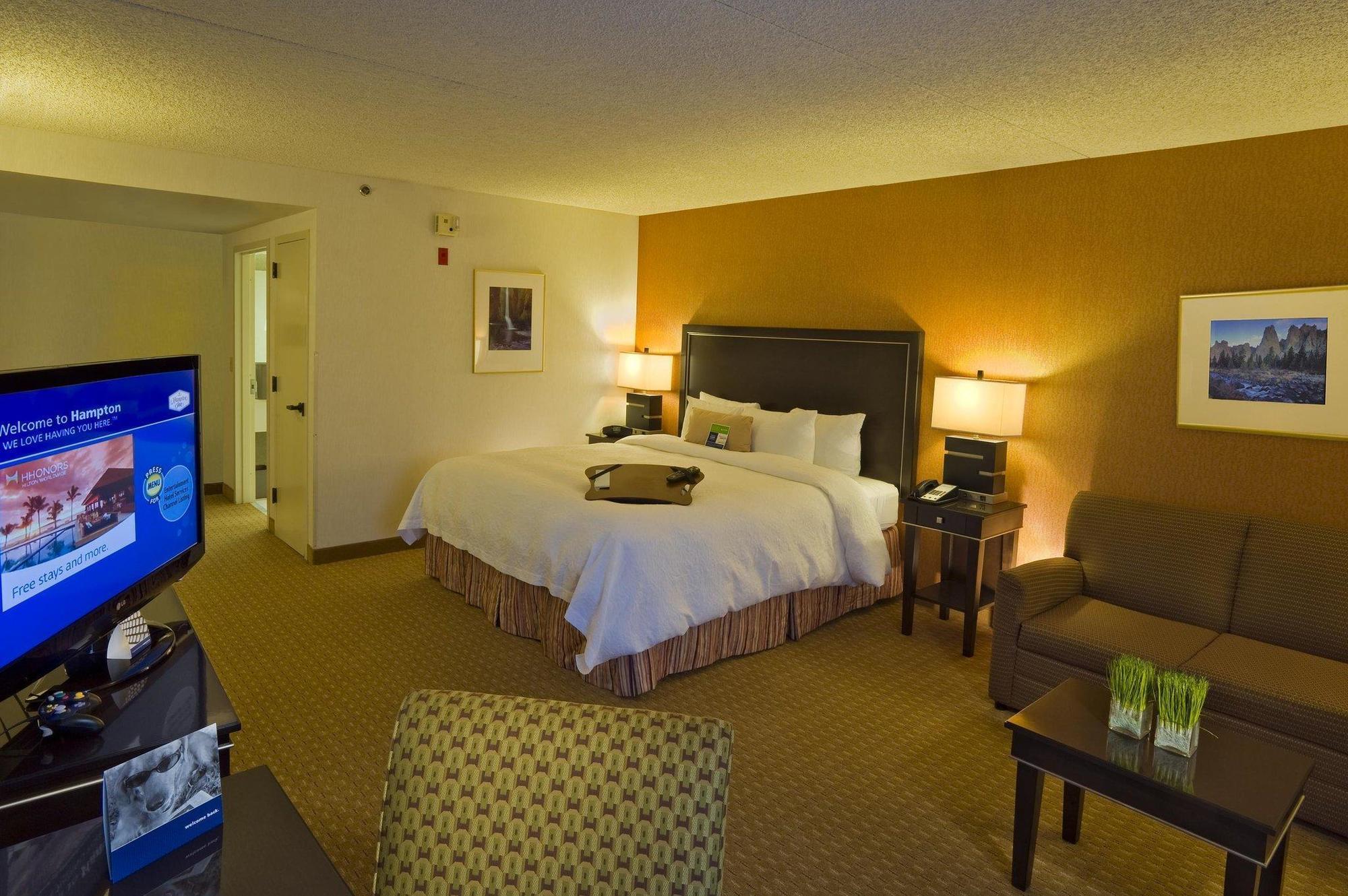 Hotel Hampton Airport 3*