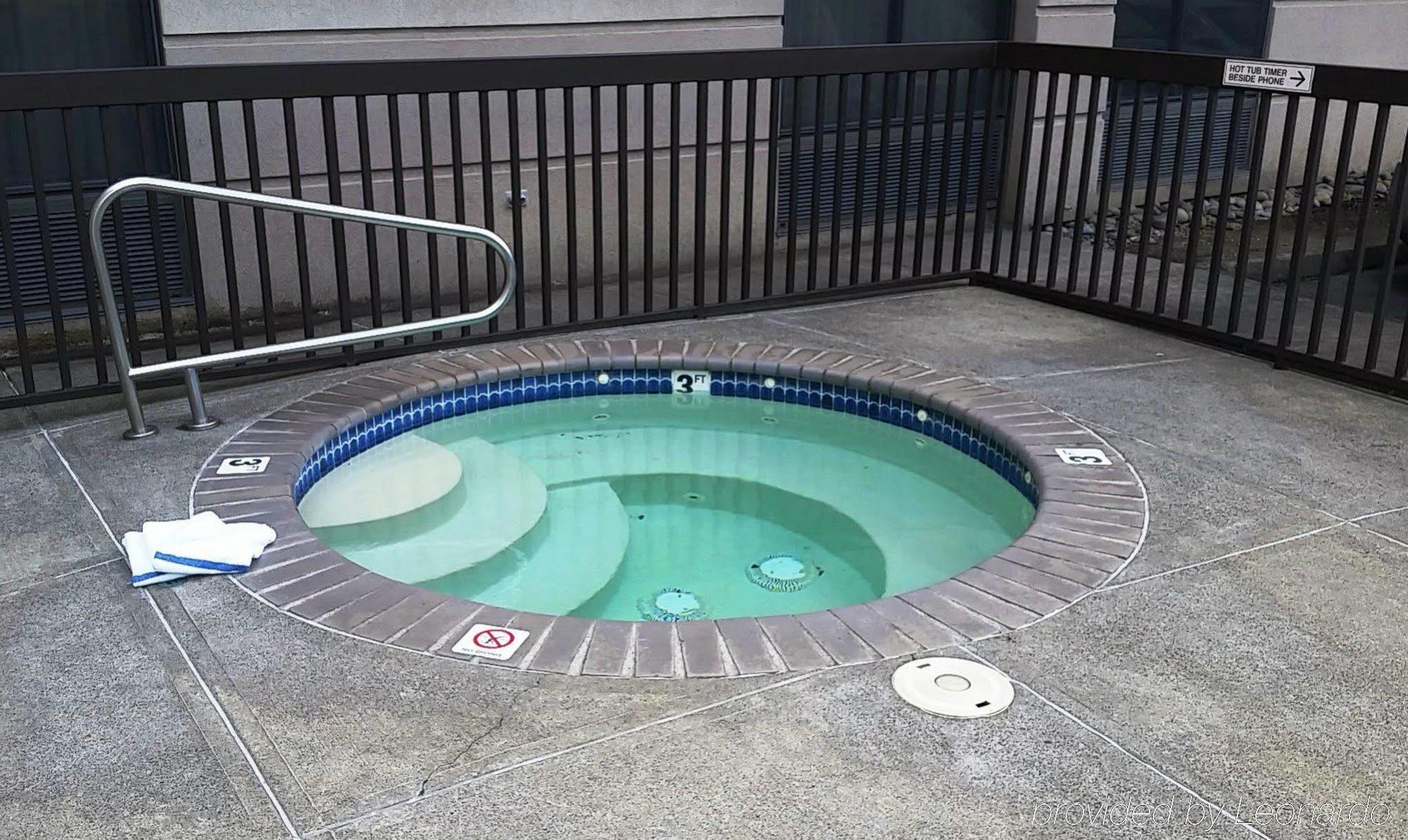Hampton Airport Hotel